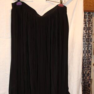 Pleated black skirt